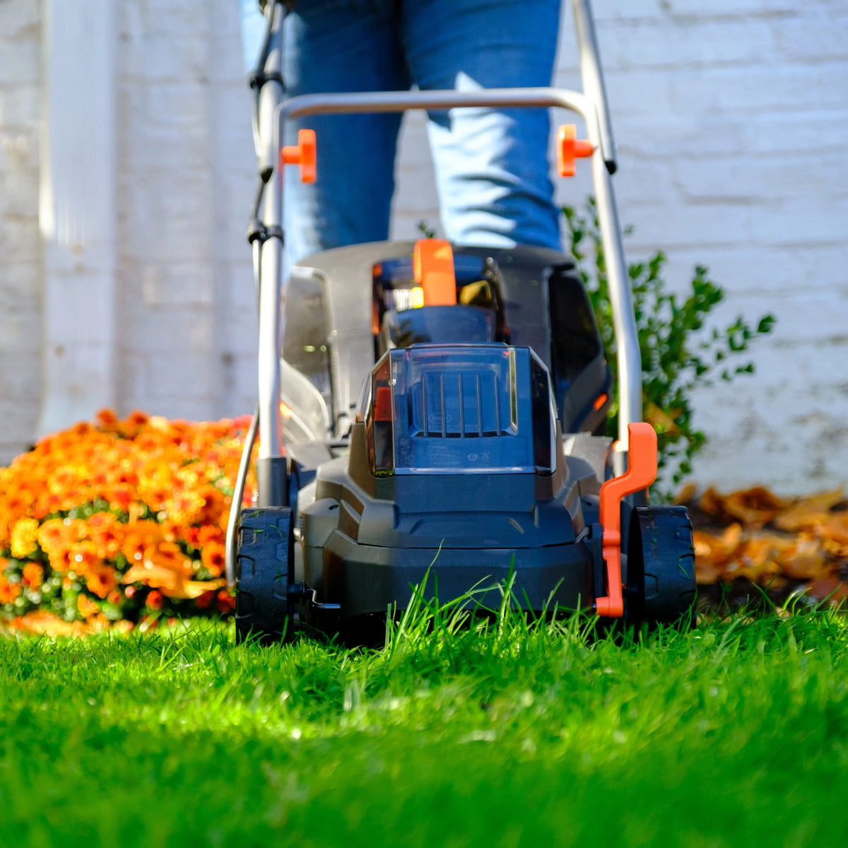 14-Inch 20-Volt Cordless Lawn Mower K25875